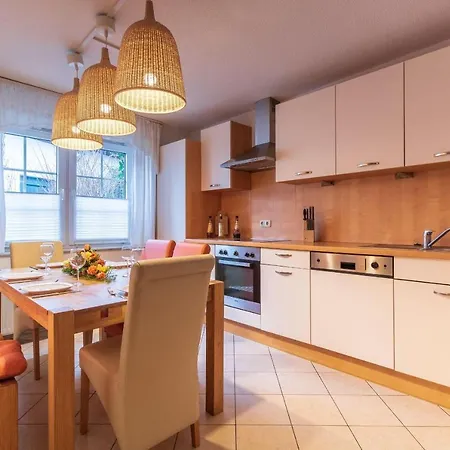 Holiday home Reetdachhaus-binz Binz