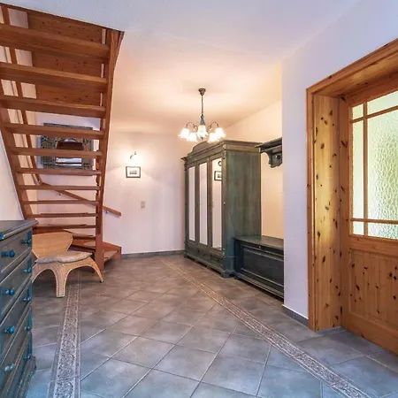 Holiday home Reetdachhaus-binz *